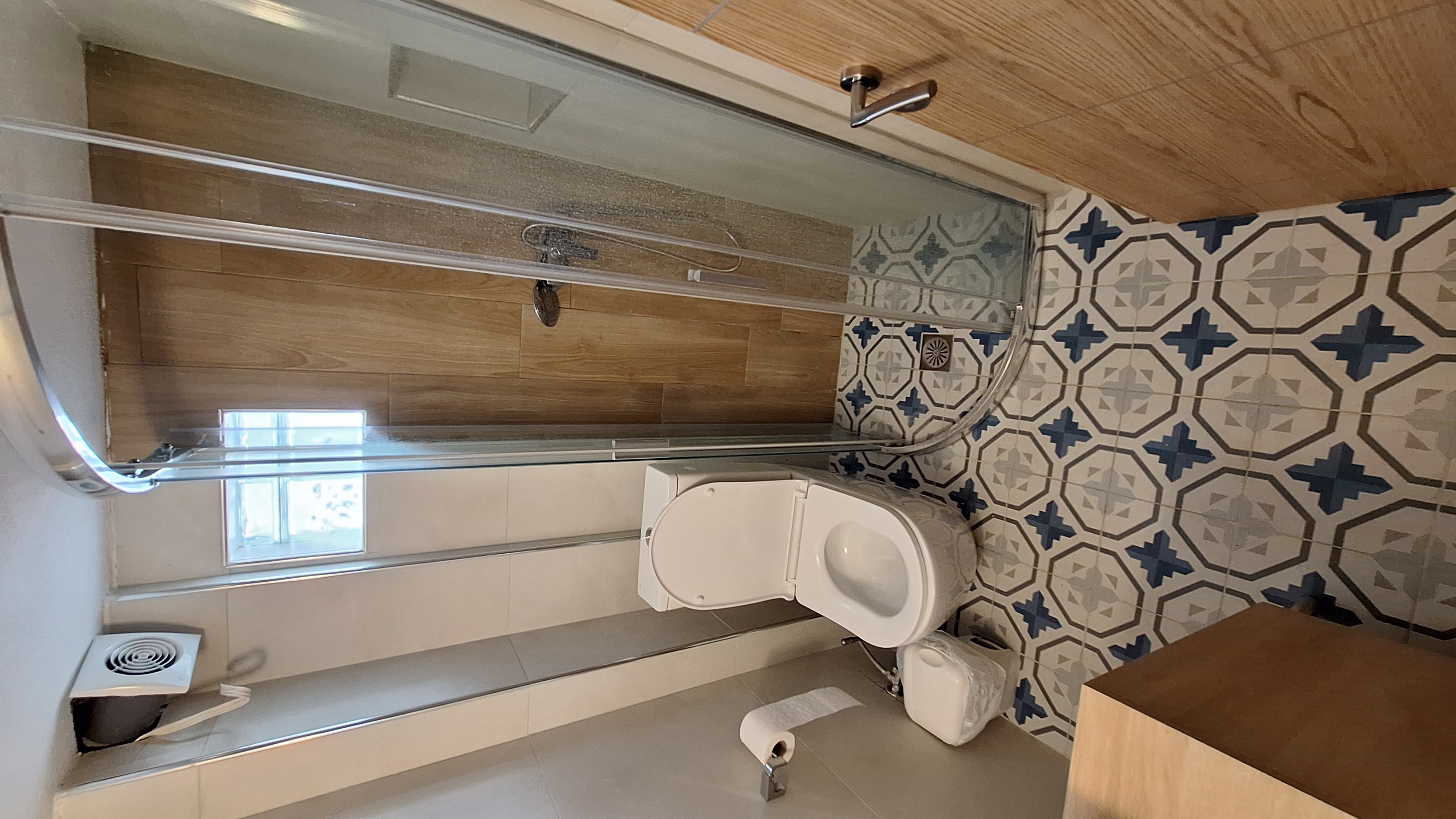 BathroomB02